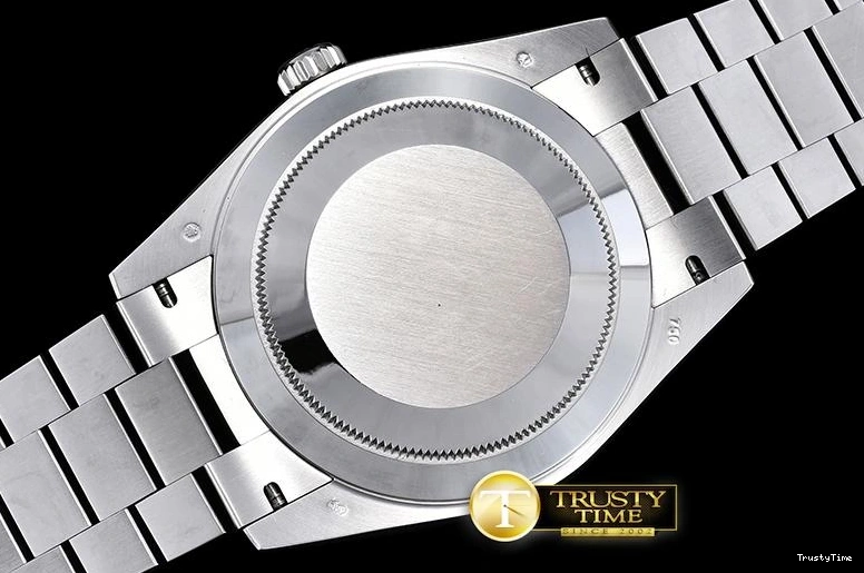 1114 RDD0202B – DayDate 40mm ModernLook 666